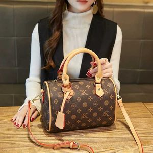 Shop-designed Bags Are Sold Cheaply Bag 2023 New Fashion Leather High Capacity Women's One Shoulder Handheld Crossbody Old Flower Pillow