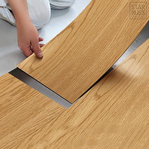 Adesivi per piastrelle Pavimento in grana di legno Adesivo da parete in PVC stile moderno Autoadesivo impermeabile per soggiorno Toilette Cucina Home Decor 230707