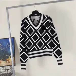 Tasarımcı Kadın Sweaters Örgü Ceketler Sonbahar V Yağlı Çizgili Moda Uzun Kollu Kadınlar Yüksek Son Jacquard Hardigan Örgü Kış Süvarileri Dış Sokak Giyim