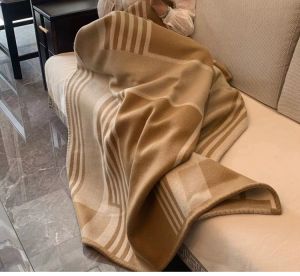 Yeni renkler büyük boyutta kalın ev kanepe iyi quailty 2023 yeni tasarımcı H deve lüks yün battaniye gri battaniye üst satan büyük boyut