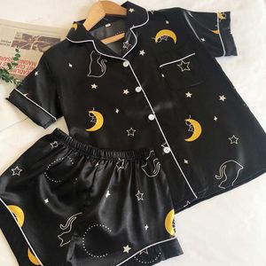 Kadın Uyku Salonu İpek Pijamaları Kadınlar İçin Pijama Saten Femme Gece Yıldız Ay Baskı Pijamas Set Şort ve En İyi Kadın Kadın Ev Takım Pleneti