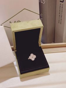 Высококачественные кольца с четырьмя листьями дизайнера Clover Cross Ring Women Fashion Platinum с черными тайскими серебряными ювелирными украшениями Гипоаллергенные сети подарок кольцо