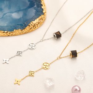 Designer-Muster-Leder-Halskette mit Charm-Anhänger für Frauen, Verlobungsfeier, Liebesgeschenk, Halskette, hochwertiger Edelstahl-Schmuck, verblasst nicht