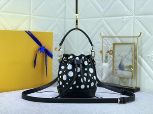 Kvinnors hinkväska M81985 Fashion Shopping Satchels axelväska dragsko hobo handväska crossbody messenger väskor lyxdesigner purses plånbok pochette ryggsäck