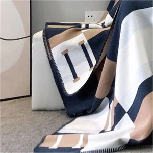 Tasarımcı Kaşmir Battaniyeler Lüks Mektubu Ev Seyahati Atlama Kliması Battaniyesi Battaniye Battaniye Havlu Kadınlar Yumuşak Şal 140*175cm