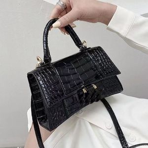 Hourglass bag 2023 new crocodile fashion Joker shoulder bag letter Messenger bag handbag ladies advanced sense underarm bag