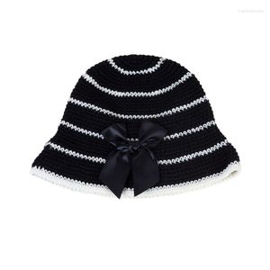 Berets Western Hepburn Hat With White Stripes Breathable Audrey Style Vintage Bowknot Po Props Headgear