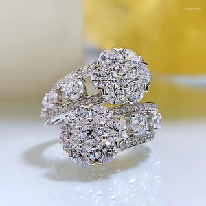 Cluster Rings Biżuteria 2023 High Carbon Diamond Flower Row Ring S925 Silver Luxury Surround w Europie i Ameryce