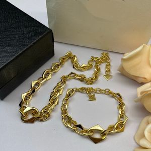 Novo Colar e Pulseira Gargantilha de Designer para Mulheres Masculinas Pulseiras Triangulares Unissex Fornecimento de Cadeia de Ouro Colares de Charme de Latão de Alta Qualidade Presentes PSN4--002