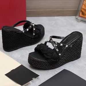 top-level Women Luxurys Designers mules Shoes 10cm high heel balck patent leather buckled strap Cage heels sandals stiletto pointed toes ankle straps Dress shoes