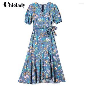 Fritidsklänningar CHICLADY Stor storlek 2XL V-ringad Blommig tryckta skärp Midi Causal Party Blå Blomma Chiffong Boho Sommarklänning Vestido