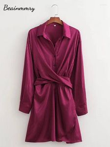 Fritidsklänningar 2023 Vintage Mörklila Satängklänning För Kvinnor Enkel Eleganta veck Smal Midi Kvinna Basic Chic Långärmad