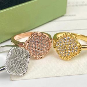 Ekskluzywna biżuteria Luksusowy projektant Pełny diament Sub-złoty pierścionek 18-karatowy Pierścionek dla par Przyjęcie świąteczne Prezent Białe złoto Różowe złoto Złoty Trójkolorowy