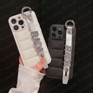 Custodia per cellulare con cinturino da polso di design Luxurys per iPhone 14 13 12 Pro Max 11 X Xs Xr Pelle Bling Glitter antiurto Rivetto Gancio Cover per le dita
