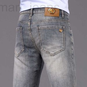 Designer de jeans masculino 2023 Primavera/Verão Ajuste fino Pés pequenos Elástico Casual Tendência Edição coreana Calça cinza de alta qualidade QDL4
