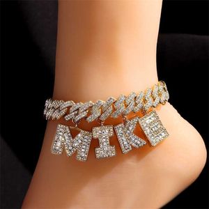 Ankiety Hip Hop DIY Nazwa Miami Cuban Link Letter Letter Anklet For Women Full Rhinestone Bagieette Alphabe Bransoletka Bransoletka urodzinowa 230607