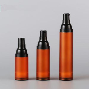 100 sztuk 15ML 30ML 50ML brązowe plastikowe butelki z emulsją pusta butelka z rozpylaczem matowa butelka próżniowa Airless Pump pojemnik próżniowy Qqrtl