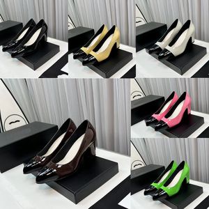 2023 designer de luxo sandálias de salto pontudo moda feminina couro envernizado preto/branco/verde/tan/rosa/amarelo pálido passarela sandália confortável senhoras sapatos de salto grosso