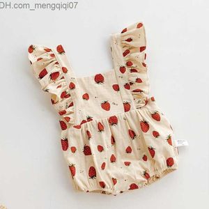 Pagliaccetti Abbigliamento neonato estivo carino stampa fragola pieghettato tuta senza maniche abbigliamento bambino Z230711