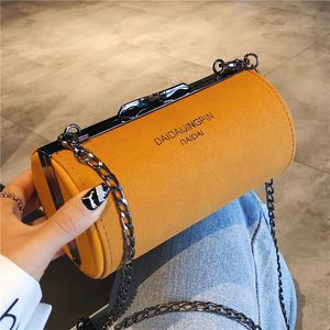 Kvällsväskor Cylinderväska Matt läder liten Crossbody För kvinnor 2023 Kedja Trending Kvinnlig Designer Axel Handväskor mode Hand 230710