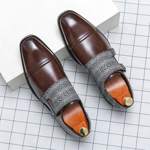 Sapatos sociais tendência casamento masculino preto marrom sapato de couro masculino fivela alça escritório para homens festa de borracha masculino