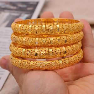 Armring 24k 4st Lot Dubai Bröllopsarmband för kvinnor Etiopiska smycken Guldfärg indiska armband Födelsedagspresenter 230710