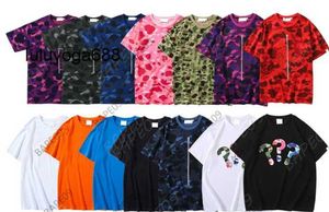 2023 New Mens T-Shirts Designers Summer Loose Shark T-shirt stampate Camouflage manica corta marchio di moda T-shirt casual per uomo donna