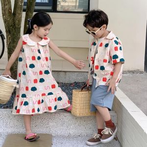 Camicie per bambini 2023 Estate Bambini Fratello Sorella Vestiti coordinati Ragazzo Camicia con risvolto a stampa completa Ragazze Colletto per bambole Abito con gilet Abiti per fratelli 230711