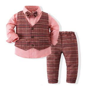 Tute Set di abbigliamento per bambini Baby Boys Gentleman Suit Manica lunga Papillon Camicia Pantaloni Gilet Pantaloni 4 pezzi Matrimonio Compleanno Abito 230711