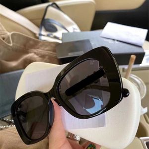 Helt nya Xiaoxiangjia för kvinnor med avancerad känsla UV -skydd 54 Diamond Inlaid Letter Kör solglasögon Glasögon