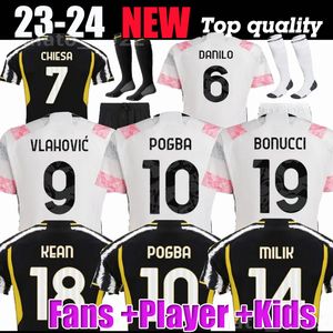 2023 2024 مشجعين لاعب كرة القدم قمصان كرة القدم المنزل بعيدا Milik di Maria Vlahovic Kean Pogba Chiesa McKennie Bremer Locatelli Milik Top Jerseys Kits Men and Kids Unifor Danilo