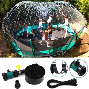 Attrezzatura per irrigazione Kit irrigatore per trampolino Estate Outdoor Toy Sprinkler Trampolino Spray Tubo in PVC Parco acquatico per giardino Gioco d'acqua per bambini 230710