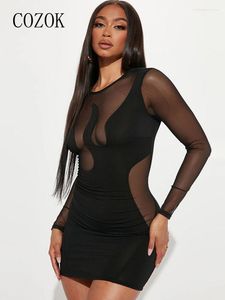 Fritidsklänningar Cozok Black Sheer Mesh Bodycon Klänning Dam Sommar Sexig Långärmad Se Through Slim 2023 Fashion Club Party Mini