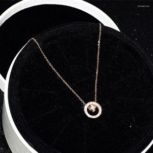 Colares com pingente YUN RUO 2023 Arrival Rose Gold Color Double Circle Crystal Necklace Fashion Titanium Steel Woman Jewelry Never Fade