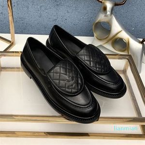 Kvinnliga klädskor loafers lägenheter mule slip på guld spänne sandal casual loafer bröllop fest låga klackar