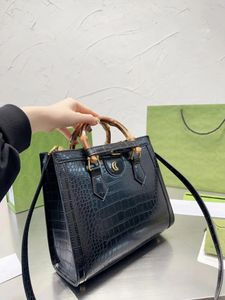 Luxurious bamboo Tote bag Shoulder bag Sesigner bag Made of crocodile leather Crocodile texture is clearly visible and retro With special charm