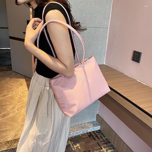 Sacos de noite Saco de balde de náilon coreano para mulheres 2023 bolsa de ombro casual tendência feminina comutar bolsa de compras nas axilas