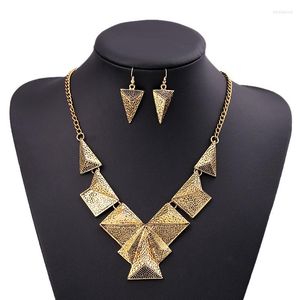 Kedjor LZHLQ Vintage Carving Split Geometrisk Triangel Halsband Mode Metall Märke Dam Maxi Halsband Trendiga Smycken Tillbehör