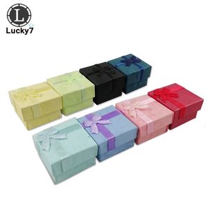 Scatole per imballaggio 24 pezzi Scatole regalo per gioielli assortiti per esposizione di gioielli 4 * 4 * 3 cm Colori assortiti Scatola per anelli Scatole regalo piccole 230710