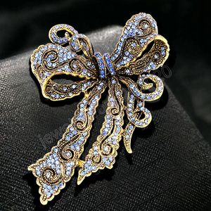 Vintage Bowknot Broşlar Yaratıcı Renkli Kristal Rhinestone Broş Pimleri Yay Corsage Düğün Partisi Giysileri Aksesuarları Takı