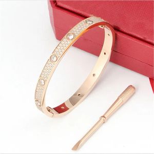 Love Armband Gold Bangle Three Row Diamond Designer Jewelry for Women Rose Gold Silver Plated Screw Armband Luxe Men Luxurious Holiday Födelsedagsfest