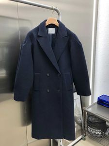 Autumn and winter women's woolen blue trench coat, thick woolen warm and fashionable, selected high-quality wool fabric, feel comfortable, drop cuff design.