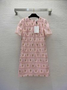 23ss Summer Dresses Женщины одеваются женская дизайнерская одежда с блестками павлин перо декоративное сетчатое платье с шпилиной с коротким рукавом высококачественной женской одежду