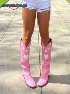 Stivali AOSPHIRAYLIAN Stivale da cowboy da donna al ginocchio con cuore rosa 2023 Stivali western con fiore cucito vintage patchwork L230711