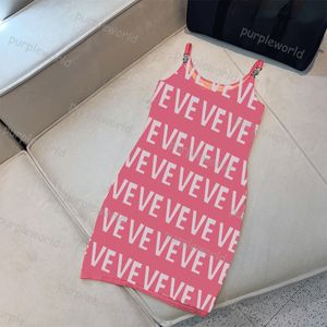 캐주얼 디자이너 니트 핑크색 고삐 점퍼 스커트 섹시 알파벳 패션 프린트 디자인 슬림 핏 쇼핑 파티 드레스