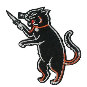 Черная кошка берет нож Смешное мультфильм, вышитое железо на патч -детьх любимый значок Diy Applique Patch Emblem Shippi237o
