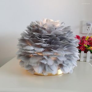 Lámparas de mesa Lámpara de plumas Dormitorio Regalo de lujo Luz de noche Cálido Escritorio de boda Iluminación de cabecera decorativa creativa