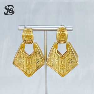 Ear Cuff Dubai أحدث مجوهرات الأزياء Snowflake Carving 18K مطلي بالذهب المطلي بالذهب عن أقراط حفل زفاف المرأة الهدية 230711