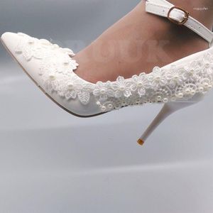 Scarpe eleganti Tacchi alti sottili da 9 cm Fiore di pizzo bianco Matrimonio Sposa Cinghie con fibbia alla caviglia fatte a mano Décolleté da sposa