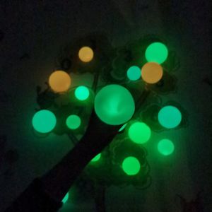 LED Light Sticks 6cm Glow In The Dark Takbollar Antistress Hand Squishy Sticky Wall Balls Fidget Toys Intressanta produkter Stressreliever 230710